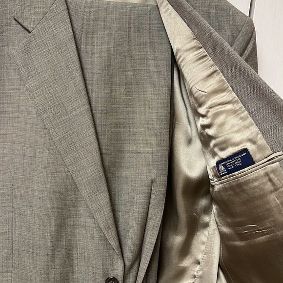 Jos. A Bank Men’s Tailored Suit | 40S - 33x32 - Picture 3 of 4